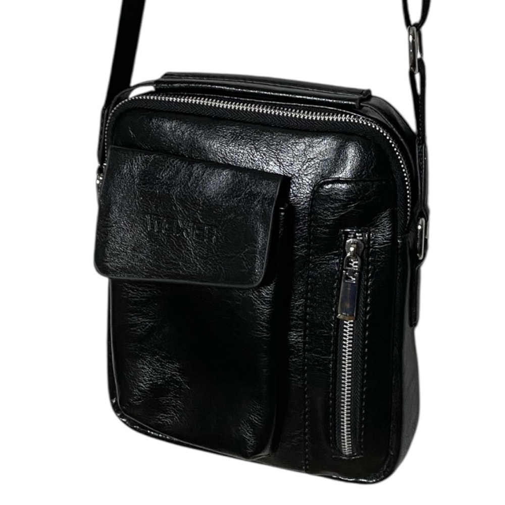 Sleek Black Crossbody Bag with Modern Aesthetic